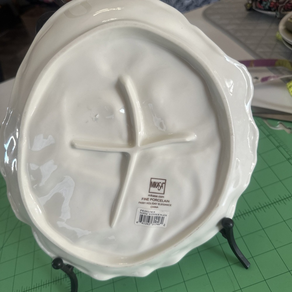 MIKASA Santa Head plate Off white with gold band - Picture 3 of 4